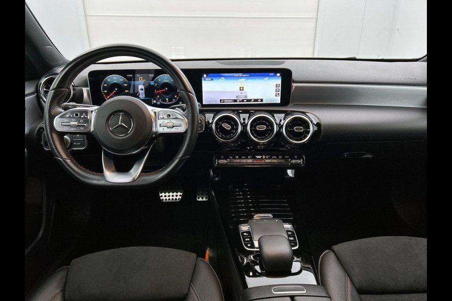 Mercedes-Benz A-Klasse 200 Business Solution AMG(NL-auto, Dealer onderhoud, Trekhaak, Navi, Camera, StoelV, Etc) Mercedes-Benz A-Klasse 200 Business Solution AMG(NL-auto, Dealer onderhoud, Trekhaak, Navi, Camera, StoelV, Etc)