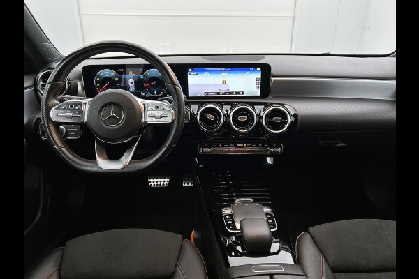 Mercedes-Benz A-Klasse 200 Business Solution AMG(NL-auto, Dealer onderhoud, Trekhaak, Navi, Camera, StoelV, Etc) Mercedes-Benz A-Klasse 200 Business Solution AMG(NL-auto, Dealer onderhoud, Trekhaak, Navi, Camera, StoelV, Etc)