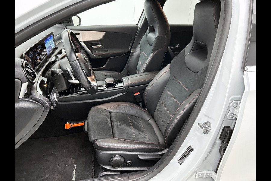 Mercedes-Benz A-Klasse 200 Business Solution AMG(NL-auto, Dealer onderhoud, Trekhaak, Navi, Camera, StoelV, Etc) Mercedes-Benz A-Klasse 200 Business Solution AMG(NL-auto, Dealer onderhoud, Trekhaak, Navi, Camera, StoelV, Etc)