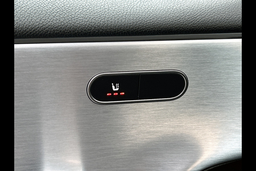 Mercedes-Benz A-Klasse 200 Business Solution AMG(NL-auto, Dealer onderhoud, Trekhaak, Navi, Camera, StoelV, Etc) Mercedes-Benz A-Klasse 200 Business Solution AMG(NL-auto, Dealer onderhoud, Trekhaak, Navi, Camera, StoelV, Etc)