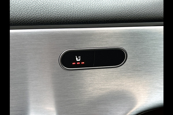 Mercedes-Benz A-Klasse 200 Business Solution AMG(NL-auto, Dealer onderhoud, Trekhaak, Navi, Camera, StoelV, Etc) Mercedes-Benz A-Klasse 200 Business Solution AMG(NL-auto, Dealer onderhoud, Trekhaak, Navi, Camera, StoelV, Etc)