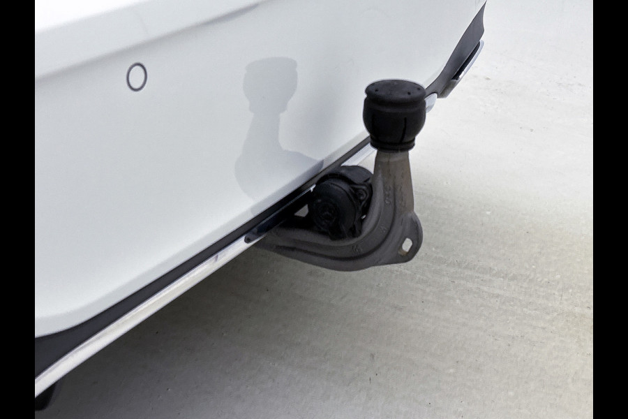 Mercedes-Benz A-Klasse 200 Business Solution AMG(NL-auto, Dealer onderhoud, Trekhaak, Navi, Camera, StoelV, Etc) Mercedes-Benz A-Klasse 200 Business Solution AMG(NL-auto, Dealer onderhoud, Trekhaak, Navi, Camera, StoelV, Etc)