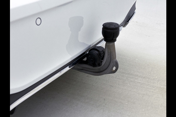 Mercedes-Benz A-Klasse 200 Business Solution AMG(NL-auto, Dealer onderhoud, Trekhaak, Navi, Camera, StoelV, Etc) Mercedes-Benz A-Klasse 200 Business Solution AMG(NL-auto, Dealer onderhoud, Trekhaak, Navi, Camera, StoelV, Etc)