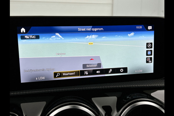 Mercedes-Benz A-Klasse 200 Business Solution AMG(NL-auto, Dealer onderhoud, Trekhaak, Navi, Camera, StoelV, Etc) Mercedes-Benz A-Klasse 200 Business Solution AMG(NL-auto, Dealer onderhoud, Trekhaak, Navi, Camera, StoelV, Etc)