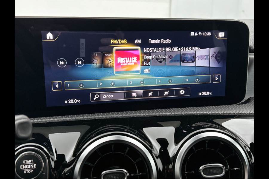 Mercedes-Benz A-Klasse 200 Business Solution AMG(NL-auto, Dealer onderhoud, Trekhaak, Navi, Camera, StoelV, Etc) Mercedes-Benz A-Klasse 200 Business Solution AMG(NL-auto, Dealer onderhoud, Trekhaak, Navi, Camera, StoelV, Etc)