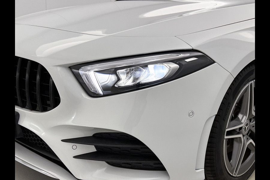 Mercedes-Benz A-Klasse 200 Business Solution AMG(NL-auto, Dealer onderhoud, Trekhaak, Navi, Camera, StoelV, Etc) Mercedes-Benz A-Klasse 200 Business Solution AMG(NL-auto, Dealer onderhoud, Trekhaak, Navi, Camera, StoelV, Etc)