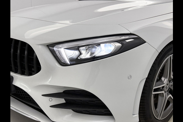 Mercedes-Benz A-Klasse 200 Business Solution AMG(NL-auto, Dealer onderhoud, Trekhaak, Navi, Camera, StoelV, Etc) Mercedes-Benz A-Klasse 200 Business Solution AMG(NL-auto, Dealer onderhoud, Trekhaak, Navi, Camera, StoelV, Etc)