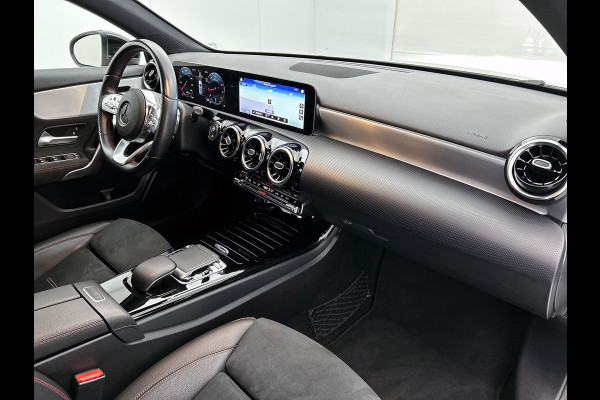 Mercedes-Benz A-Klasse 200 Business Solution AMG(NL-auto, Dealer onderhoud, Trekhaak, Navi, Camera, StoelV, Etc) Mercedes-Benz A-Klasse 200 Business Solution AMG(NL-auto, Dealer onderhoud, Trekhaak, Navi, Camera, StoelV, Etc)