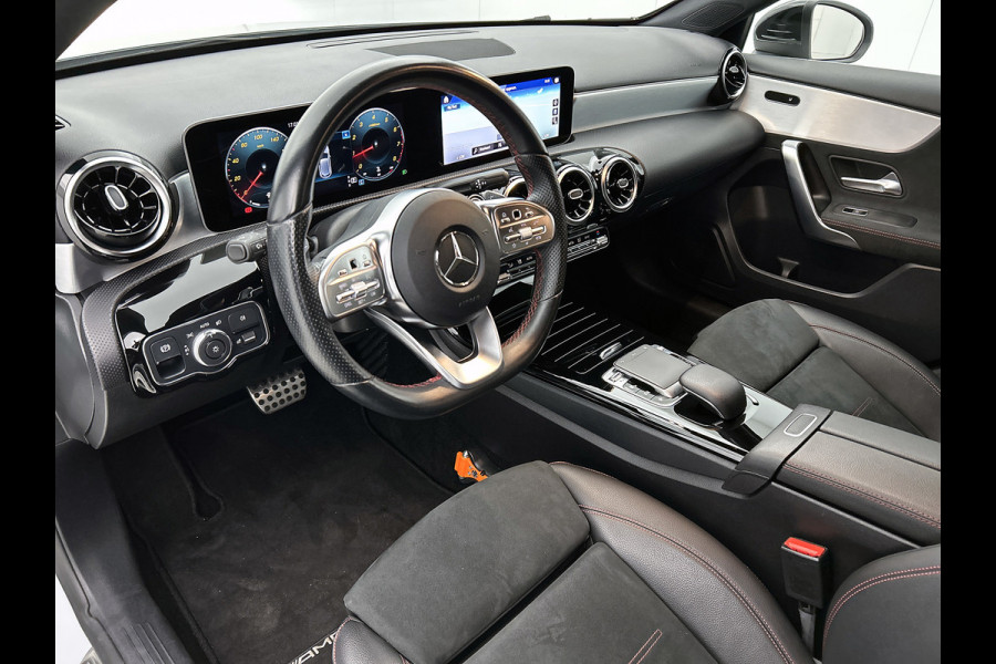 Mercedes-Benz A-Klasse 200 Business Solution AMG(NL-auto, Dealer onderhoud, Trekhaak, Navi, Camera, StoelV, Etc) Mercedes-Benz A-Klasse 200 Business Solution AMG(NL-auto, Dealer onderhoud, Trekhaak, Navi, Camera, StoelV, Etc)