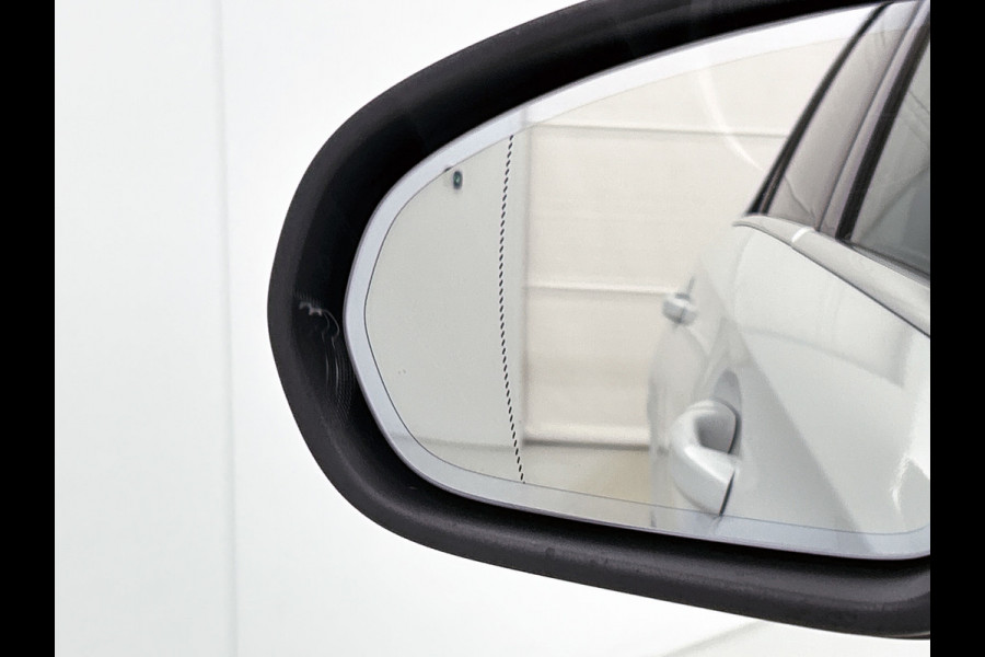 Mercedes-Benz A-Klasse 200 Business Solution AMG(NL-auto, Dealer onderhoud, Trekhaak, Navi, Camera, StoelV, Etc) Mercedes-Benz A-Klasse 200 Business Solution AMG(NL-auto, Dealer onderhoud, Trekhaak, Navi, Camera, StoelV, Etc)