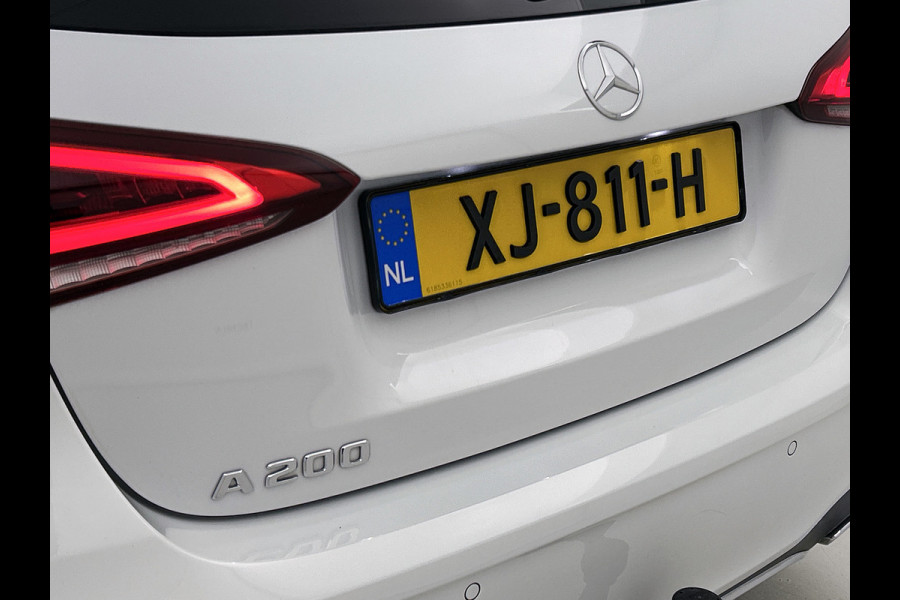 Mercedes-Benz A-Klasse 200 Business Solution AMG(NL-auto, Dealer onderhoud, Trekhaak, Navi, Camera, StoelV, Etc) Mercedes-Benz A-Klasse 200 Business Solution AMG(NL-auto, Dealer onderhoud, Trekhaak, Navi, Camera, StoelV, Etc)