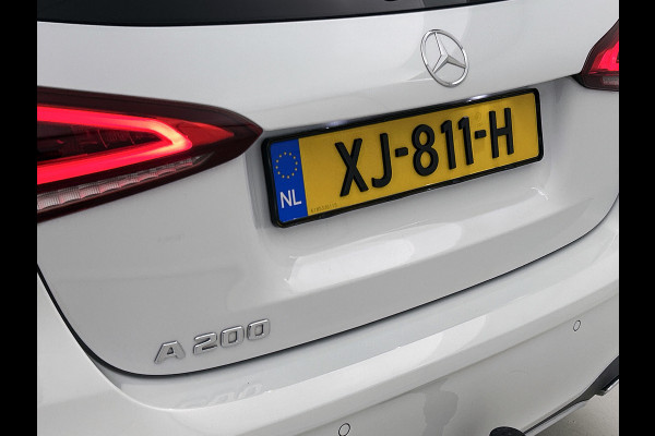 Mercedes-Benz A-Klasse 200 Business Solution AMG(NL-auto, Dealer onderhoud, Trekhaak, Navi, Camera, StoelV, Etc) Mercedes-Benz A-Klasse 200 Business Solution AMG(NL-auto, Dealer onderhoud, Trekhaak, Navi, Camera, StoelV, Etc)