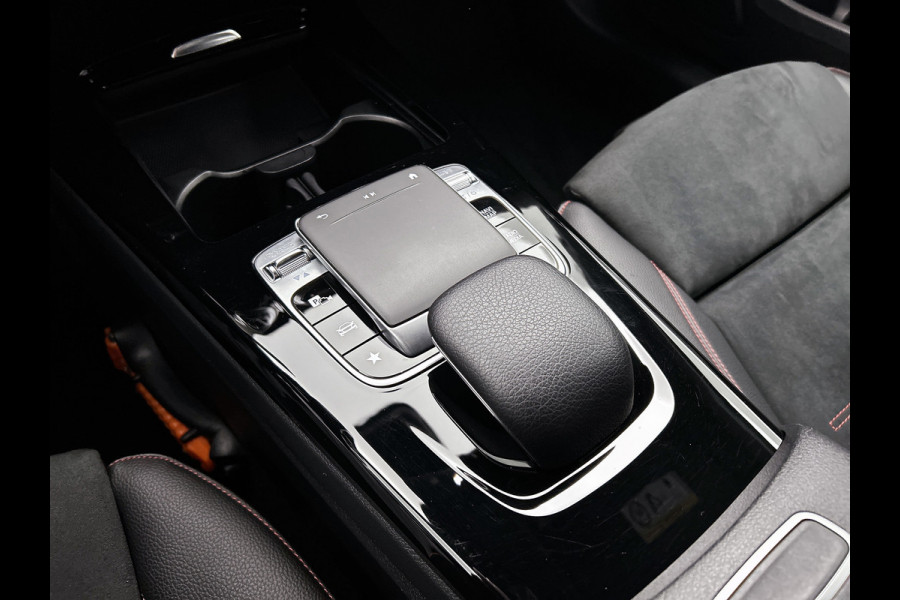 Mercedes-Benz A-Klasse 200 Business Solution AMG(NL-auto, Dealer onderhoud, Trekhaak, Navi, Camera, StoelV, Etc) Mercedes-Benz A-Klasse 200 Business Solution AMG(NL-auto, Dealer onderhoud, Trekhaak, Navi, Camera, StoelV, Etc)
