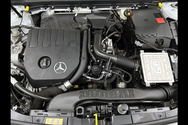 Mercedes-Benz A-Klasse 200 Business Solution AMG(NL-auto, Dealer onderhoud, Trekhaak, Navi, Camera, StoelV, Etc) Mercedes-Benz A-Klasse 200 Business Solution AMG(NL-auto, Dealer onderhoud, Trekhaak, Navi, Camera, StoelV, Etc)