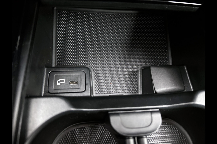 Mercedes-Benz A-Klasse 200 Business Solution AMG(NL-auto, Dealer onderhoud, Trekhaak, Navi, Camera, StoelV, Etc) Mercedes-Benz A-Klasse 200 Business Solution AMG(NL-auto, Dealer onderhoud, Trekhaak, Navi, Camera, StoelV, Etc)