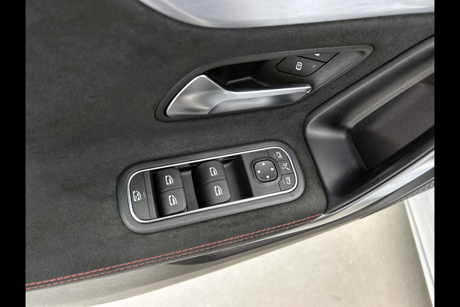 Mercedes-Benz A-Klasse 200 Business Solution AMG(NL-auto, Dealer onderhoud, Trekhaak, Navi, Camera, StoelV, Etc) Mercedes-Benz A-Klasse 200 Business Solution AMG(NL-auto, Dealer onderhoud, Trekhaak, Navi, Camera, StoelV, Etc)