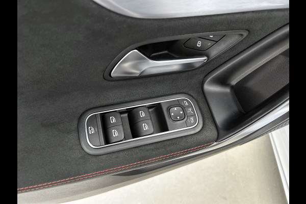 Mercedes-Benz A-Klasse 200 Business Solution AMG(NL-auto, Dealer onderhoud, Trekhaak, Navi, Camera, StoelV, Etc) Mercedes-Benz A-Klasse 200 Business Solution AMG(NL-auto, Dealer onderhoud, Trekhaak, Navi, Camera, StoelV, Etc)