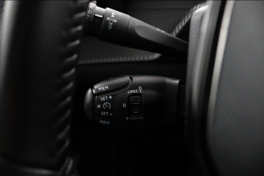 Peugeot 2008 1.2 PureTech Blue*NAVI*CAM*HAAK*ECC*CRUISE*CARPLAY