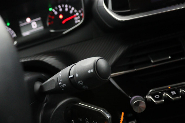 Peugeot 2008 1.2 PureTech Blue*NAVI*CAM*HAAK*ECC*CRUISE*CARPLAY