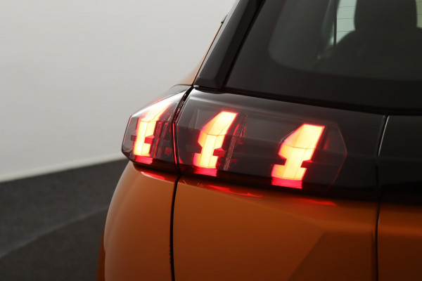 Peugeot 2008 1.2 PureTech Blue*NAVI*CAM*HAAK*ECC*CRUISE*CARPLAY