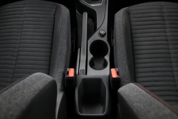 Peugeot 2008 1.2 PureTech Blue*NAVI*CAM*HAAK*ECC*CRUISE*CARPLAY