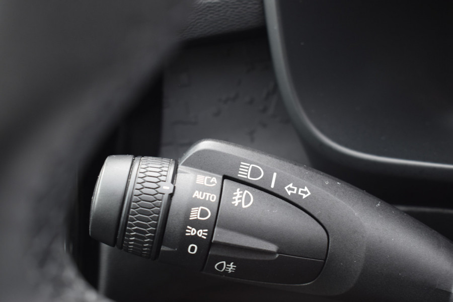 Volvo C40 Recharge 231PK Core 69 kWh Trekhaak | Camera | 19 "LMV | Stoelverwarming | Stuurverwarming