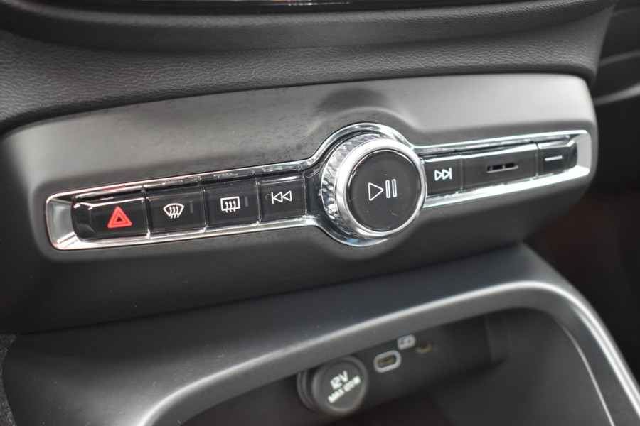 Volvo C40 Recharge 231PK Core 69 kWh Trekhaak | Camera | 19 "LMV | Stoelverwarming | Stuurverwarming