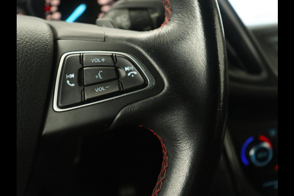 Ford Kuga 1.5 EcoBoost ST Line | Stoelverwarming | Trekhaak | Half leder | Carplay | Camera | Park Assist | Navigatie | Climate control | Cruise control