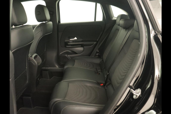 Mercedes-Benz GLA 180 Business Solution | Trekhaak | Stoelverwarming | Camera | Full LED | Half leder | Park Assist | Navigatie
