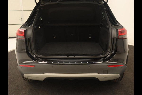 Mercedes-Benz GLA 180 Business Solution | Trekhaak | Stoelverwarming | Camera | Full LED | Half leder | Park Assist | Navigatie