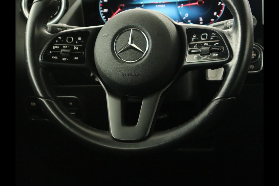 Mercedes-Benz GLA 180 Business Solution | Trekhaak | Stoelverwarming | Camera | Full LED | Half leder | Park Assist | Navigatie