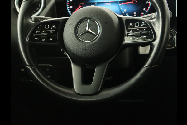 Mercedes-Benz GLA 180 Business Solution | Trekhaak | Stoelverwarming | Camera | Full LED | Half leder | Park Assist | Navigatie