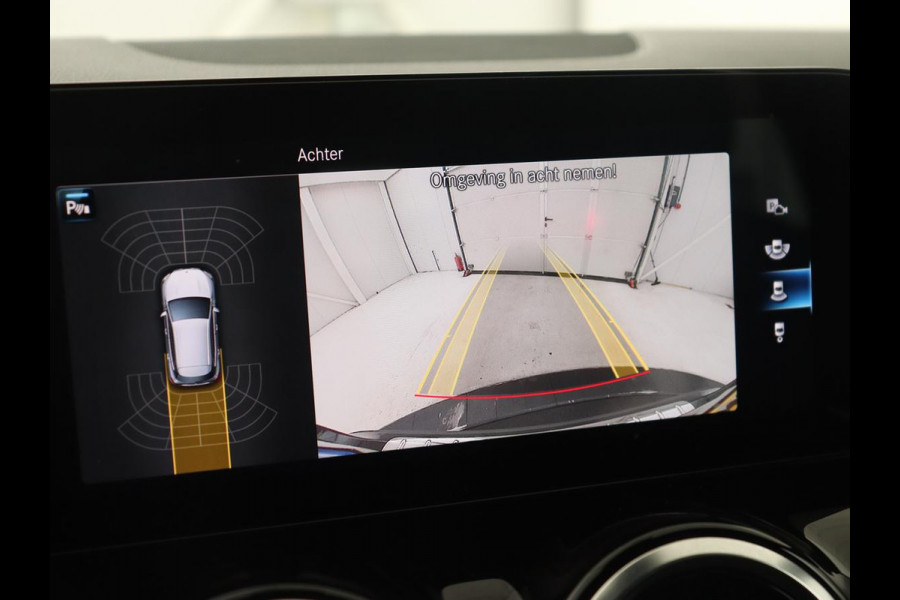 Mercedes-Benz GLA 180 Business Solution | Trekhaak | Stoelverwarming | Camera | Full LED | Half leder | Park Assist | Navigatie