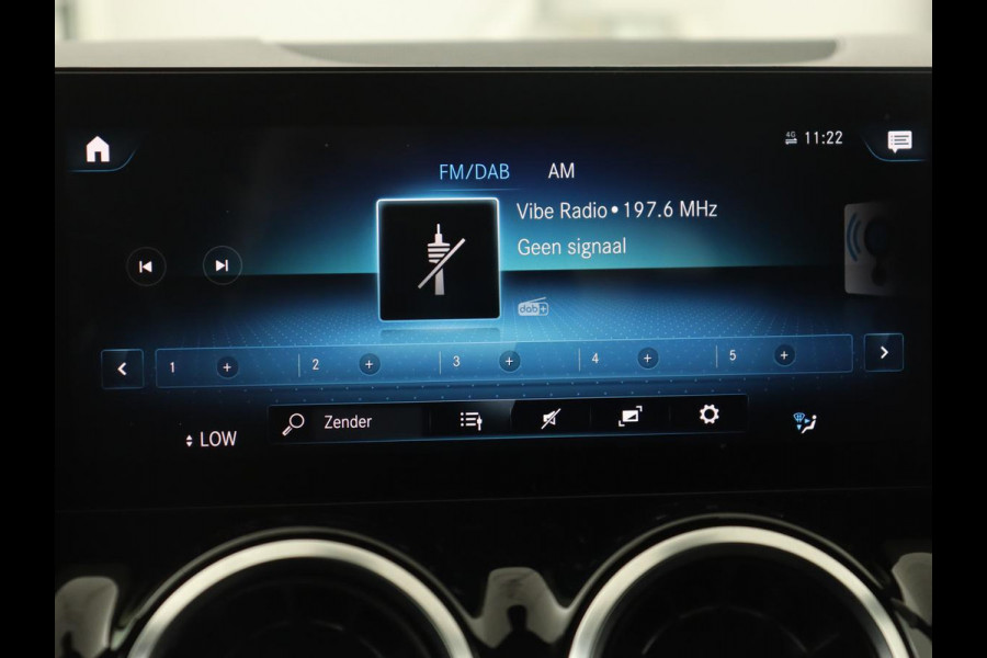 Mercedes-Benz GLA 180 Business Solution | Trekhaak | Stoelverwarming | Camera | Full LED | Half leder | Park Assist | Navigatie