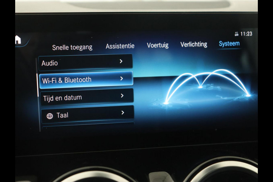 Mercedes-Benz GLA 180 Business Solution | Trekhaak | Stoelverwarming | Camera | Full LED | Half leder | Park Assist | Navigatie