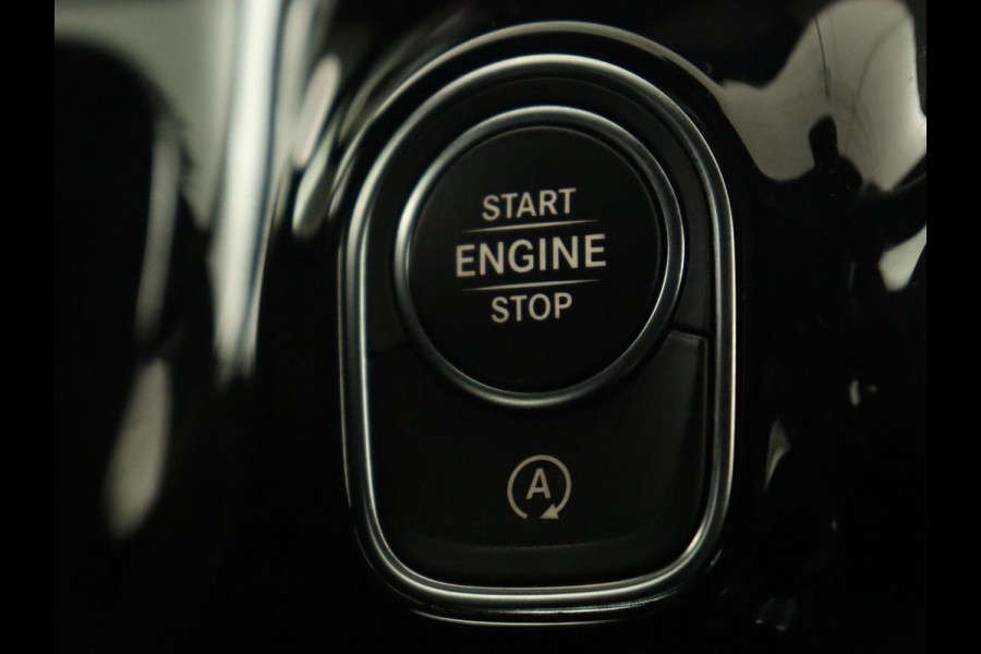 Mercedes-Benz GLA 180 Business Solution | Trekhaak | Stoelverwarming | Camera | Full LED | Half leder | Park Assist | Navigatie
