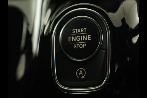 Mercedes-Benz GLA 180 Business Solution | Trekhaak | Stoelverwarming | Camera | Full LED | Half leder | Park Assist | Navigatie
