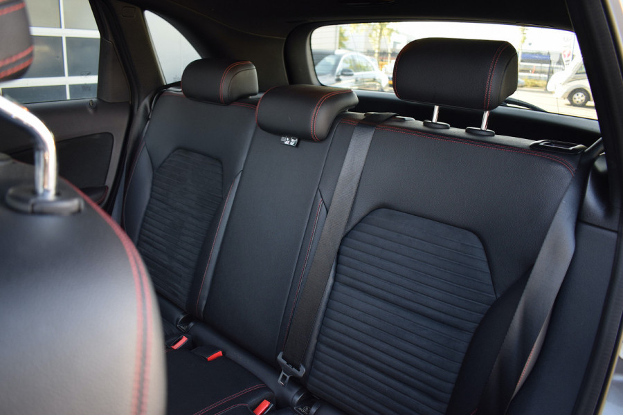 Mercedes-Benz B-Klasse 180 Ambition | AMG | Pano | Half Leer | Sportstoelen