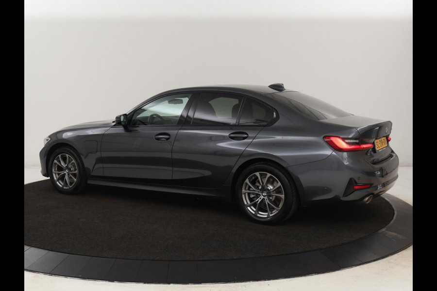 BMW 3-serie 320e Sport Line | Leder | Stoelverwarming | Camera | Sportstoelen | Live Cockpit | Carplay | Navigatie | Parkeerhulp | Climate control