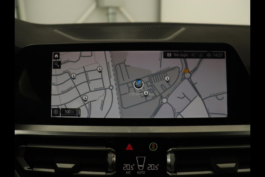 BMW 3-serie 320e Sport Line | Leder | Stoelverwarming | Camera | Sportstoelen | Live Cockpit | Carplay | Navigatie | Parkeerhulp | Climate control