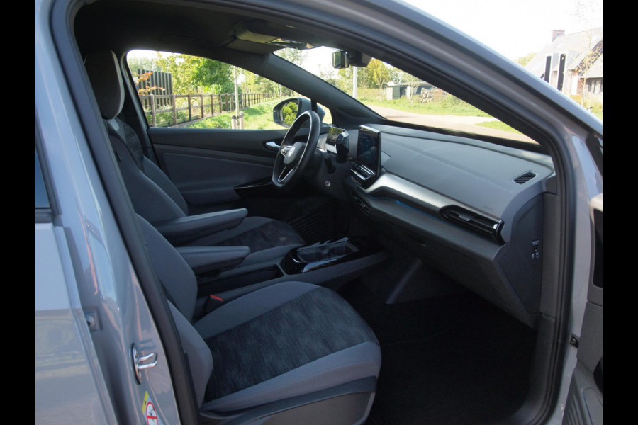 Volkswagen ID.4 Pure 52 kWh | Apple Carplay | Cruise Control | Parkeersensoren | Sfeerverlichting |