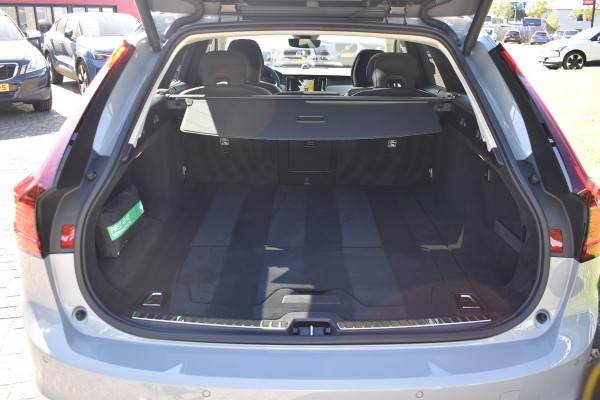 Volvo V90 T8 AWD 455PK Plug-in Hybrid Ultra Bright | HUD | B&W | 360 camera | Stuurverwarming | Panodak | 19"LMV