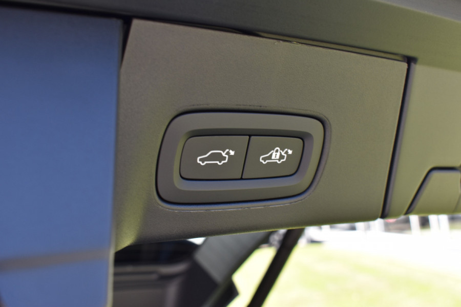 Volvo V90 T8 AWD 455PK Plug-in Hybrid Ultra Bright | HUD | B&W | 360 camera | Stuurverwarming | Panodak | 19"LMV