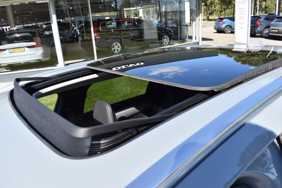Volvo V90 T8 AWD 455PK Plug-in Hybrid Ultra Bright | HUD | B&W | 360 camera | Stuurverwarming | Panodak | 19"LMV