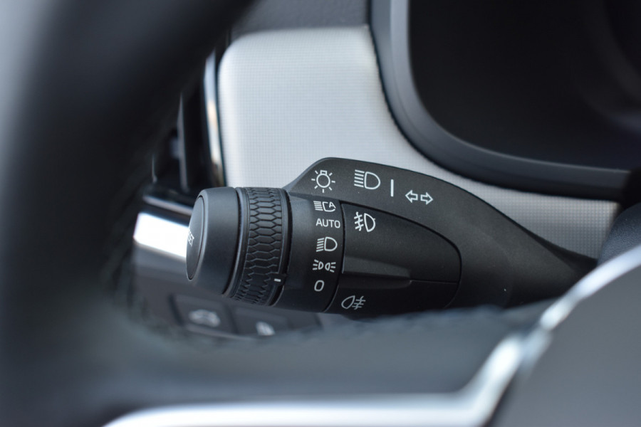 Volvo V90 T8 AWD 455PK Plug-in Hybrid Ultra Bright | HUD | B&W | 360 camera | Stuurverwarming | Panodak | 19"LMV