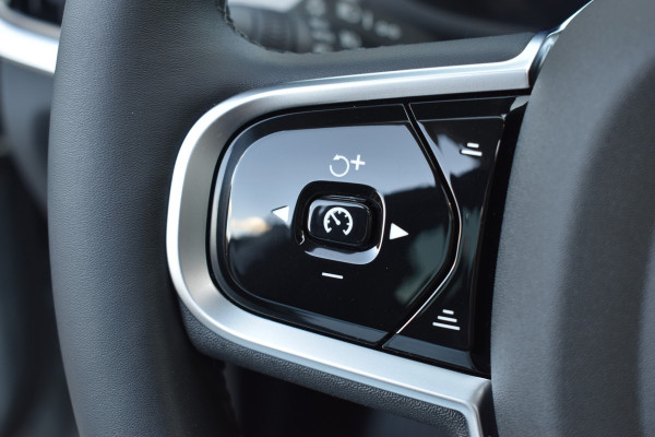 Volvo V90 T8 AWD 455PK Plug-in Hybrid Ultra Bright | HUD | B&W | 360 camera | Stuurverwarming | Panodak | 19"LMV