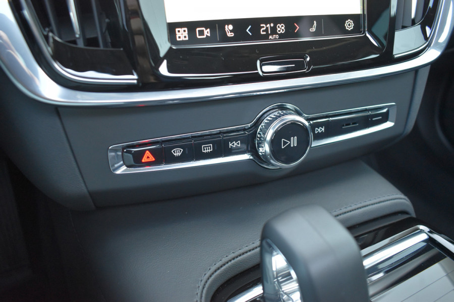 Volvo V90 T8 AWD 455PK Plug-in Hybrid Ultra Bright | HUD | B&W | 360 camera | Stuurverwarming | Panodak | 19"LMV