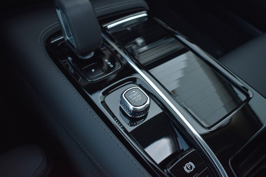 Volvo V90 T8 AWD 455PK Plug-in Hybrid Ultra Bright | HUD | B&W | 360 camera | Stuurverwarming | Panodak | 19"LMV
