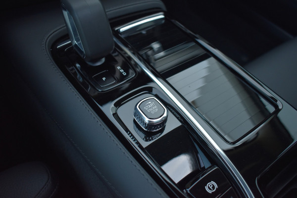 Volvo V90 T8 AWD 455PK Plug-in Hybrid Ultra Bright | HUD | B&W | 360 camera | Stuurverwarming | Panodak | 19"LMV