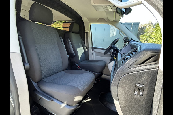 Volkswagen Transporter 2.0 TDI 150 PK HIGHLINE AUTOMAAT DSG / L2H1 / 1e EIGENAAR / UNIEK 37.581 KM !! / BPM VRIJ / AIRCO / CRUISE / NAVI / BLUETOOTH /